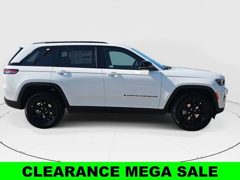 New 2025 Jeep Grand Cherokee Altitude image 2