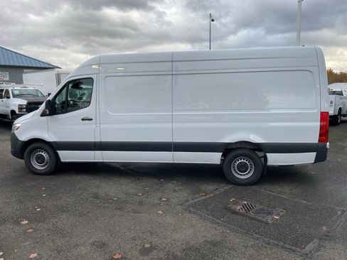 Used 2024 Mercedes-Benz Sprinter 2500 w/ Acoustic Package image 4