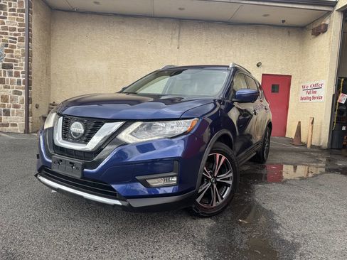 Used 2018 Nissan Rogue SL image 2