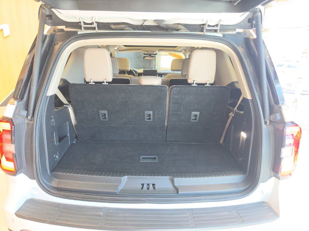 Used 2024 Ford Expedition Limited RWD image 49