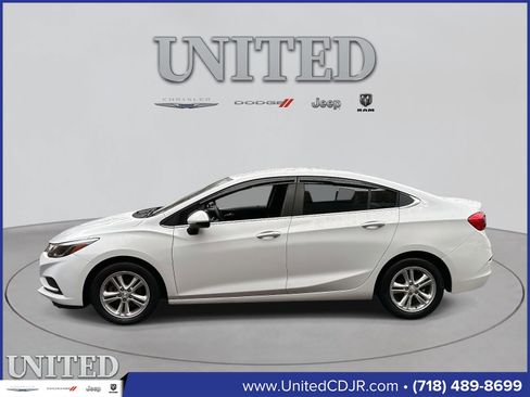 Used 2017 Chevrolet Cruze LT w/ Convenience Package image 2