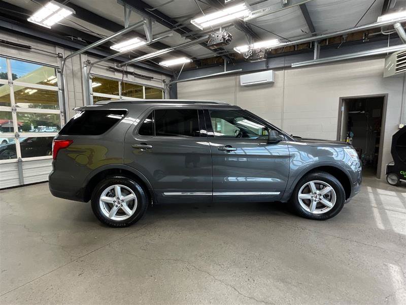Used 2018 Ford Explorer XLT w/ Class II Trailer Tow Package FWD image 6
