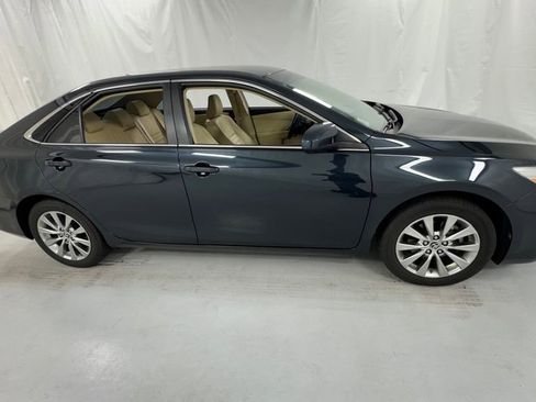Used 2015 Toyota Camry XLE w/ Convenience Package FWD image 2