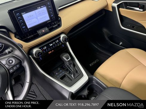 Used 2020 Toyota RAV4 XLE Premium FWD image 31