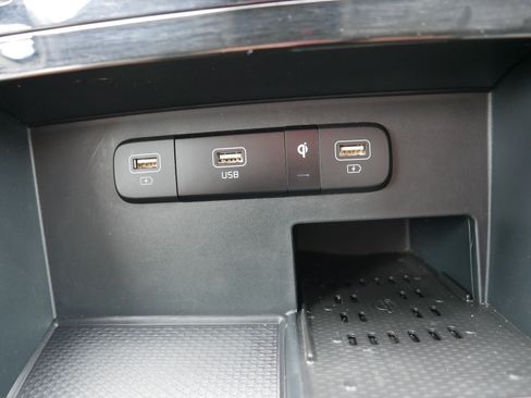 Used 2024 Kia Carnival EX FWD image 33