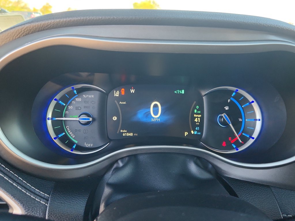 Used 2023 Chrysler Pacifica Touring-L FWD image 19
