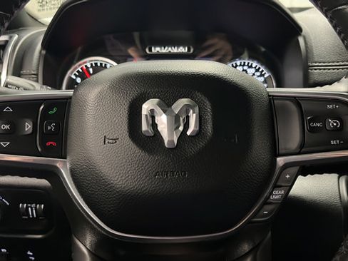 Used 2022 RAM 1500 Laramie AWD/4WD image 16