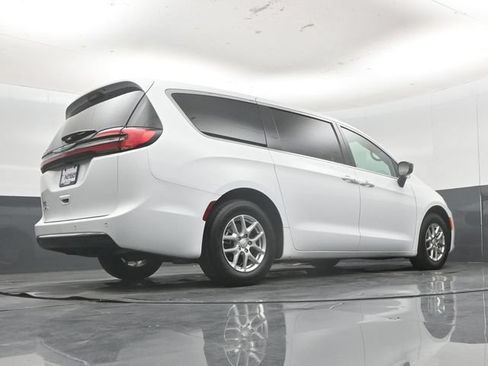 Used 2026 Chrysler Pacifica Select FWD image 47