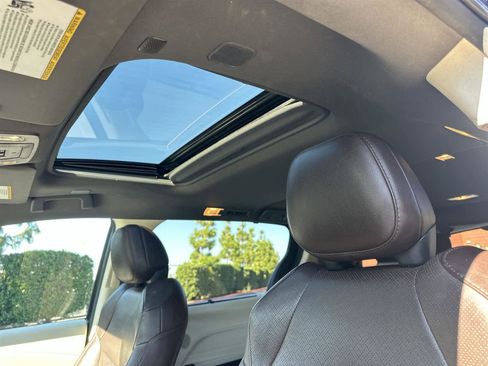 Used 2023 Toyota Sienna Platinum image 30