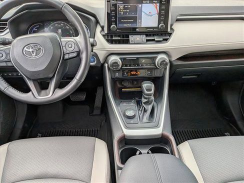 Used 2020 Toyota RAV4 Limited image 17