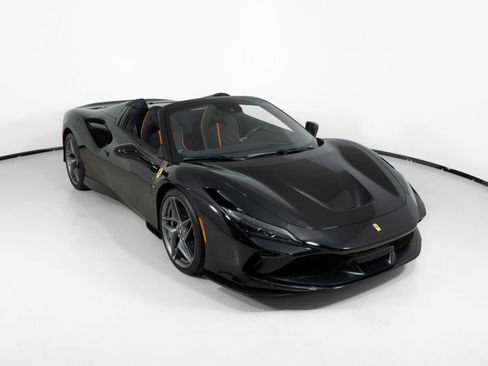 Used 2022 Ferrari F8 Tributo RWD image 12