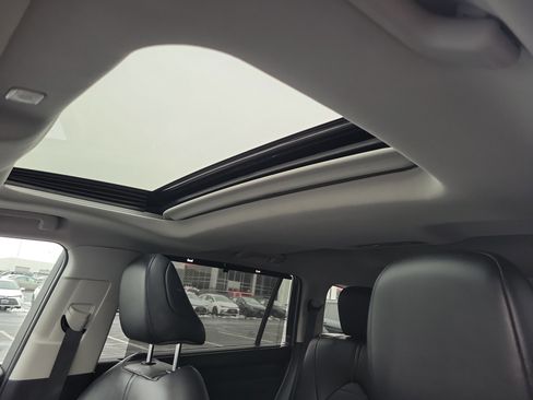 Certified 2024 Toyota Highlander XLE image 20