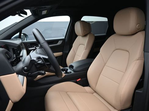 New 2026 Porsche Cayenne AWD/4WD image 5