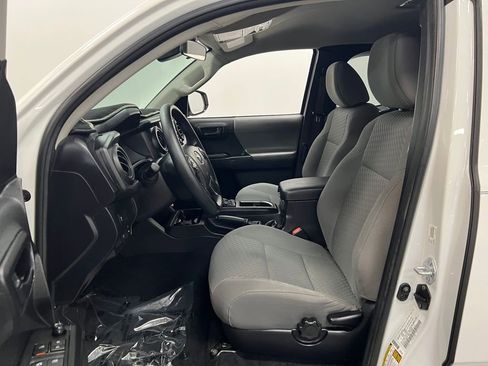 Used 2022 Toyota Tacoma SR w/ SR Convenience Package image 10