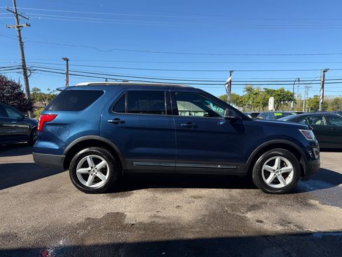 Used 2016 Ford Explorer XLT w/ Equipment Group 202A image 6