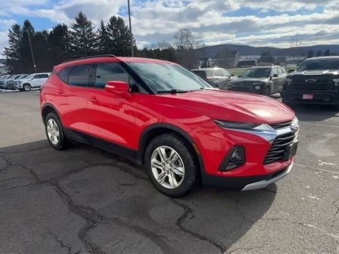 Used 2019 Chevrolet Blazer LT image 2