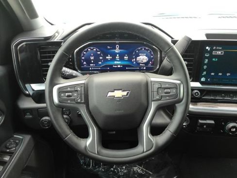Used 2025 Chevrolet Silverado 1500 LT w/ Convenience Package II RWD image 29