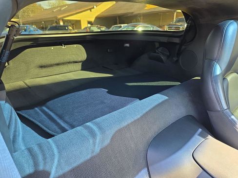 Used 2005 Chevrolet Corvette Coupe w/ Performance Handling Package image 7