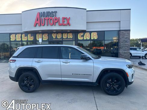 Used 2023 Jeep Grand Cherokee Altitude AWD/4WD image 1