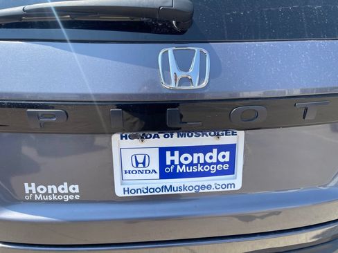 Used 2025 Honda Pilot EX-L image 11