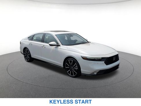 Used 2023 Honda Accord Touring image 3