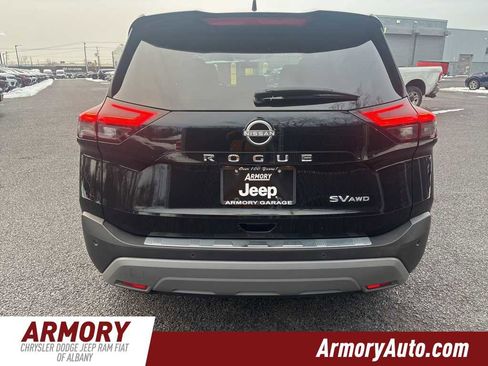 Used 2023 Nissan Rogue SV image 5