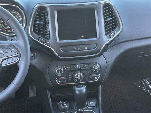 Used 2022 Jeep Cherokee Trailhawk w/ Comfort/Convenience Group image 18