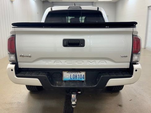 Used 2022 Toyota Tacoma Limited AWD/4WD image 7