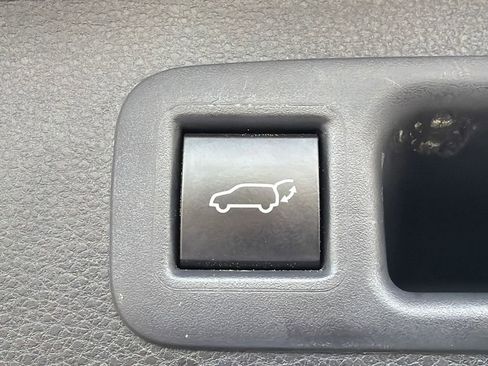 Used 2023 Toyota Highlander XLE AWD/4WD image 19