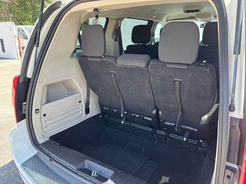 Used 2019 Dodge Grand Caravan SE w/ UConnect Hands-Free Group FWD image 59