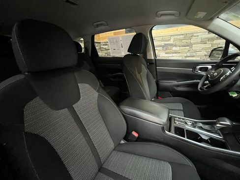 Used 2021 Kia Sorento LX AWD/4WD image 16