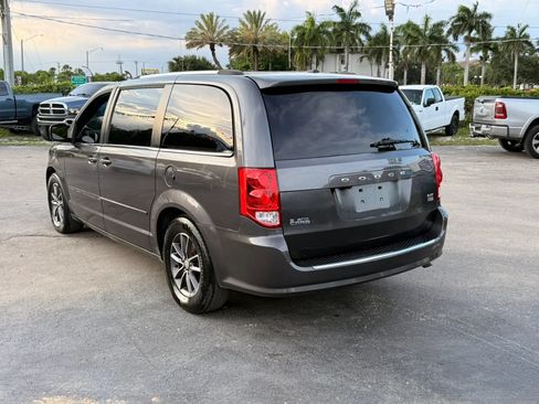 Used 2017 Dodge Grand Caravan SXT FWD image 5