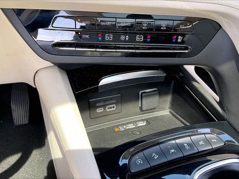 Used 2022 Buick Envision Avenir w/ Technology Package II AWD/4WD image 25