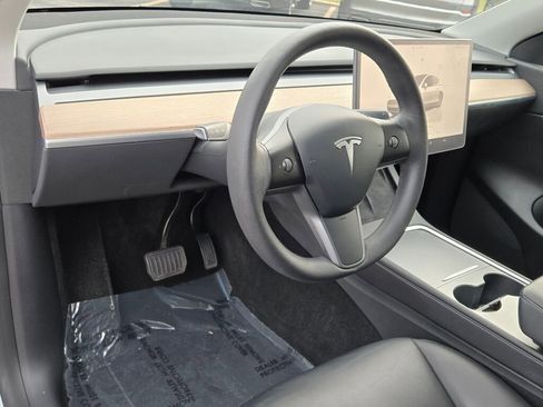 Used 2022 Tesla Model Y Long Range image 26