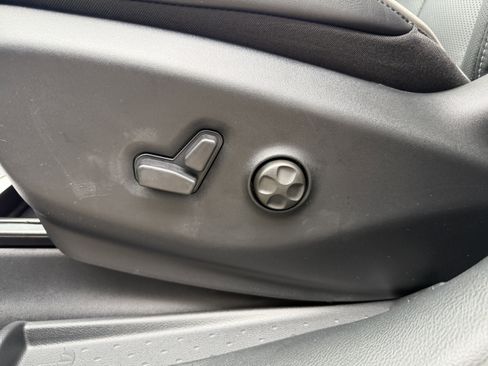 New 2026 Chrysler Pacifica Limited image 40