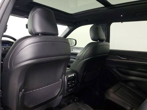 Used 2025 Jeep Grand Cherokee L Limited w/ Luxury Tech Group II image 32