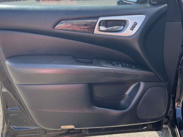 Used 2020 Nissan Pathfinder SL FWD image 16