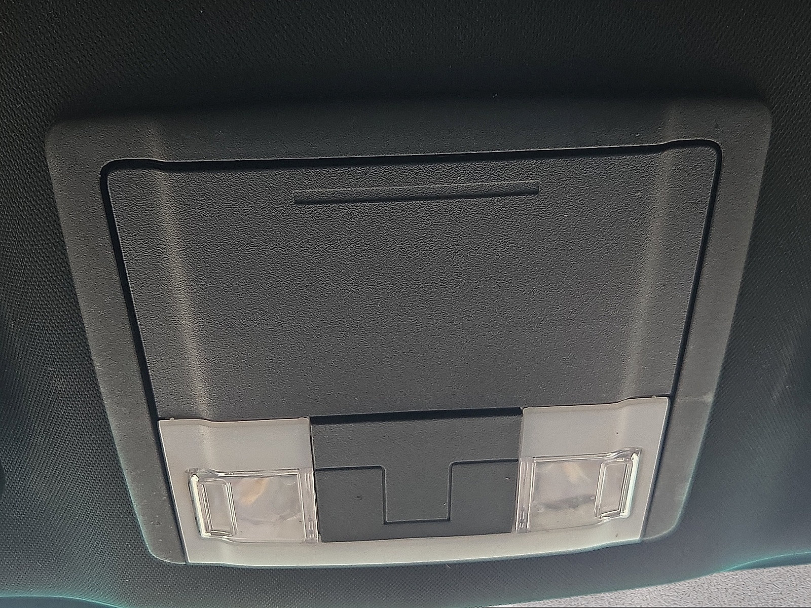 Used 2018 Ford Explorer XLT w/ Equipment Group 202A FWD image 21