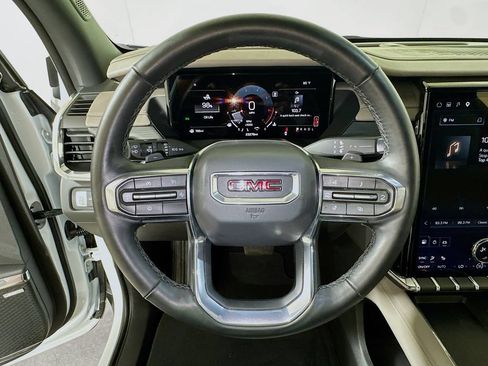 Certified 2026 GMC Acadia Elevation w/ Elevation Premium Package FWD image 9