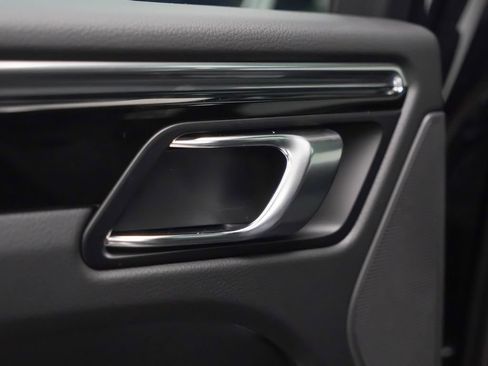 Certified 2026 Porsche Macan AWD/4WD image 15