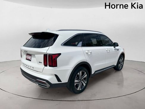 Certified 2022 Kia Sorento EX w/ Panoramic Sunroof Package AWD/4WD image 4