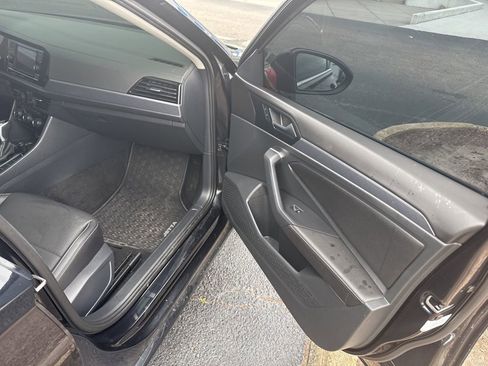 Used 2024 Volkswagen Jetta SE image 6