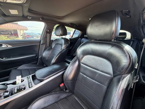 Used 2018 Kia Stinger GT2 image 18