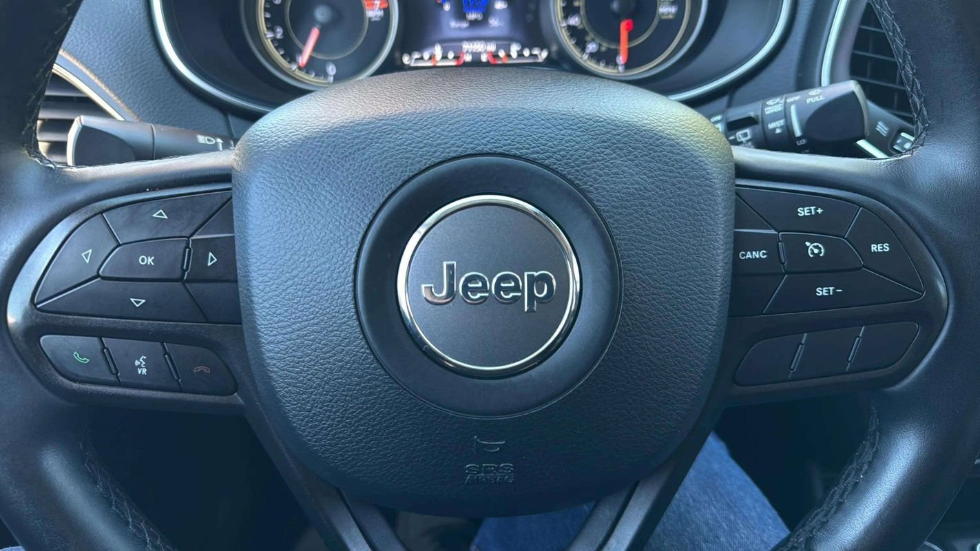 Used 2019 Jeep Cherokee Trailhawk AWD/4WD image 13