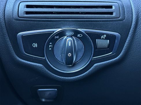 Certified 2021 Mercedes-Benz GLC 300 image 31