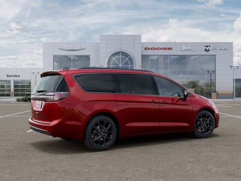 New 2026 Chrysler Pacifica Select image 4
