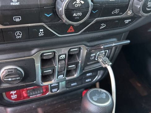 Used 2021 Jeep Wrangler Unlimited Rubicon w/ LED Lighting Group AWD/4WD image 13