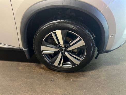 Used 2023 Nissan Rogue SL w/ SL Premium Package image 25