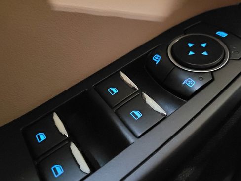 Used 2020 Ford Explorer XLT w/ Equipment Group 202A image 27