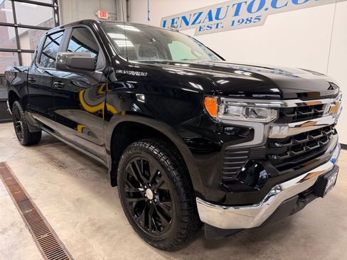 Used 2025 Chevrolet Silverado 1500 LT image 2